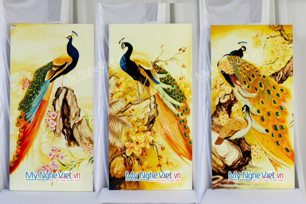 Tranh sơn mài con công phong thủy