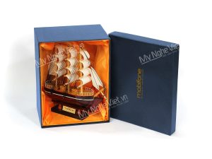 Mô hình thuyền France II làm quà tặng doanh nghiệp
