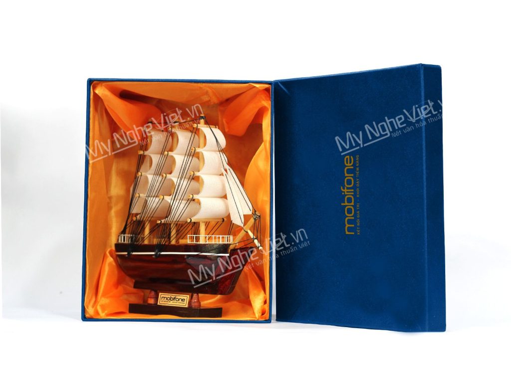 Mô hình thuyền France II làm quà tặng doanh nghiệp