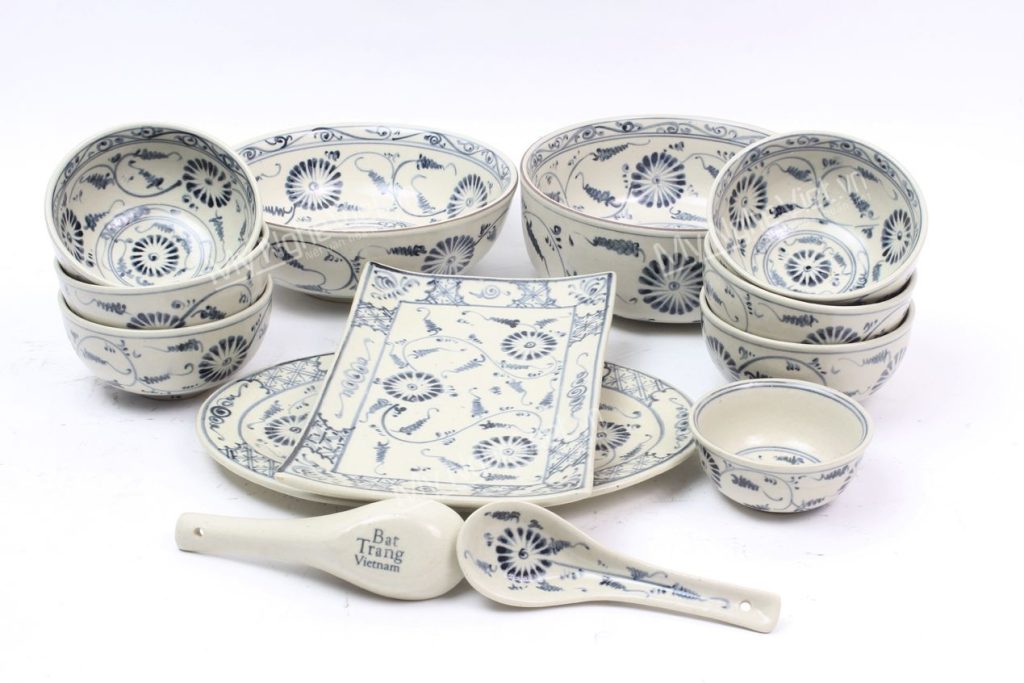 Bộ bát đĩa nhà hàng gốm Bát Tràng men rạn vẽ tay hoa cúc dây