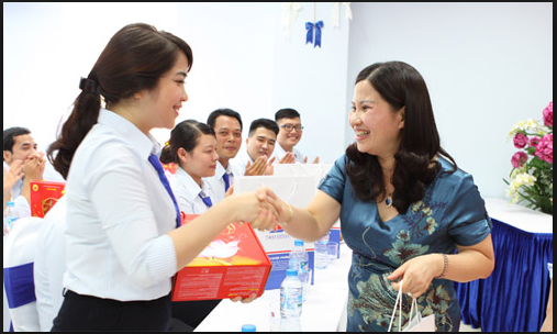 Quà Tết cho nhân viên là khoảng đầu tư cần thiết của doanh nghiệp