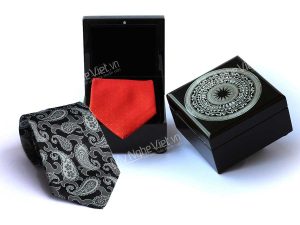 Cà Vạt và Hộp sơn mài