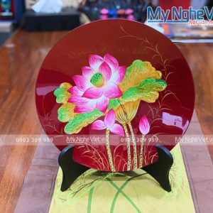 Tranh đĩa sơn mài hoa sen đắp nổi D30 MNV-SMA430/D30cm (nền đỏ)