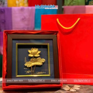 Tranh Sen Dát Vàng 24K – Quà Tặng Ý Nghĩa Và Sang Trọng
