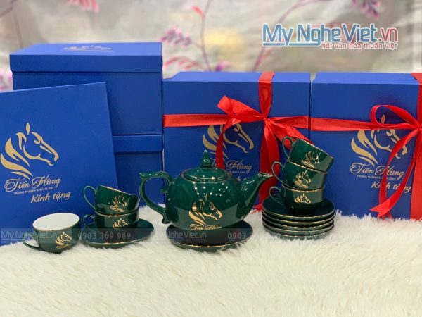 Bộ bình trà ( ấm chén) men xanh cổ vịt in logo Tiến Hùng HDTH01
