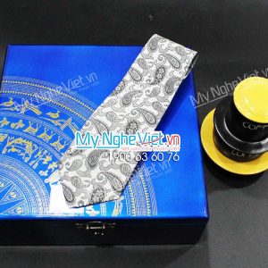 Hộp sơn mài + cravat kẻ sọc + phin coffee MNV-QT320